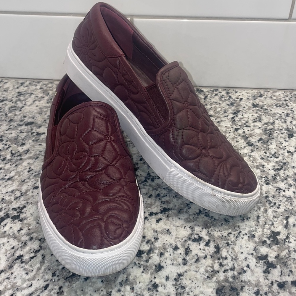 ❤️ Tory Burch size 7 purple, beautifully quilted loafers❤️